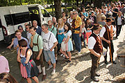 Freibier zum Auftakt (©Foto:Martin Schmitz)